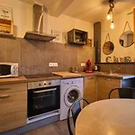 Casa vacanze Melina - Jacuzzi - Maison Avec Cour Climatisee Proche Cite Medieval