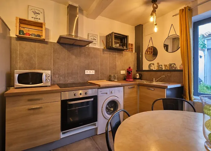 Holiday home Melina - Jacuzzi - Maison Avec Cour Climatisee Proche Cite Medieval